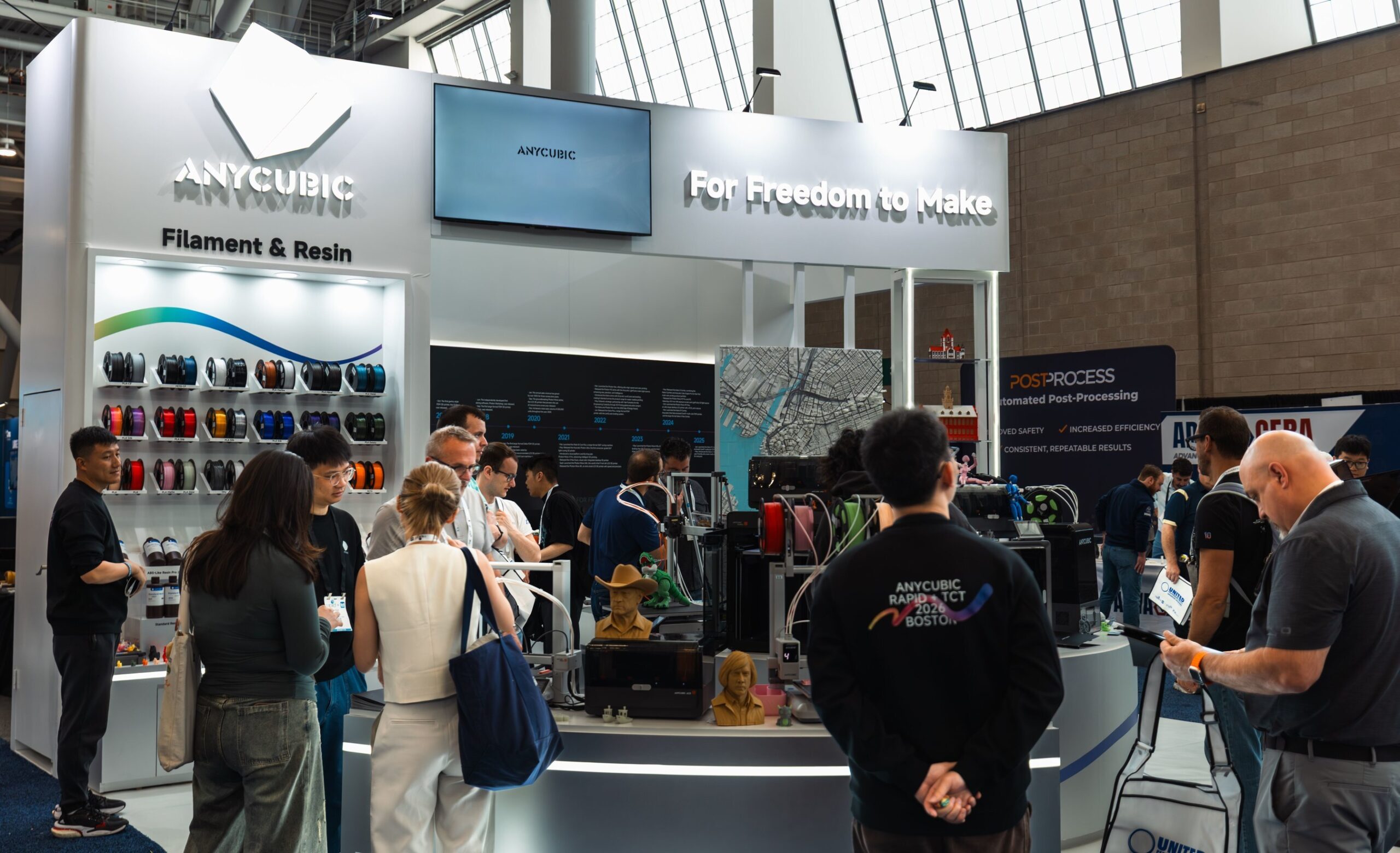 anycubic-showcases-next-generation-3d-printing-lineup-at-rapid+tct-2026,-highlighting-multicolor-fdm-and-large-format-resin-innovation