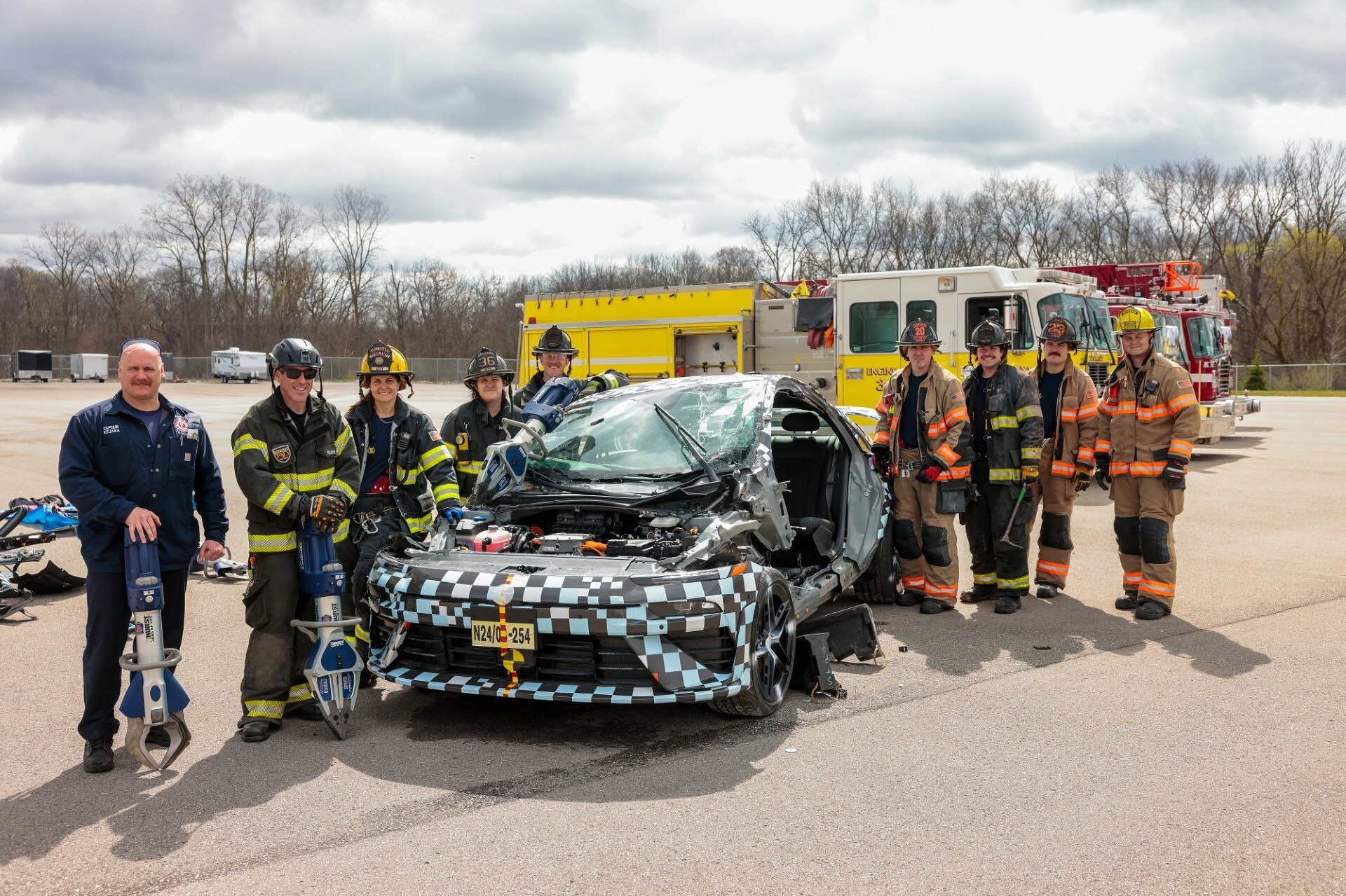 hyundai-hosts-emergency-responders-extrication-training-in-michigan