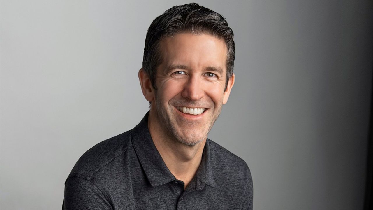 who-is-john-ternus-really?-5-surprising-facts-that-show-apple’s-next-ceo-isn’t-tim-cook-2.0