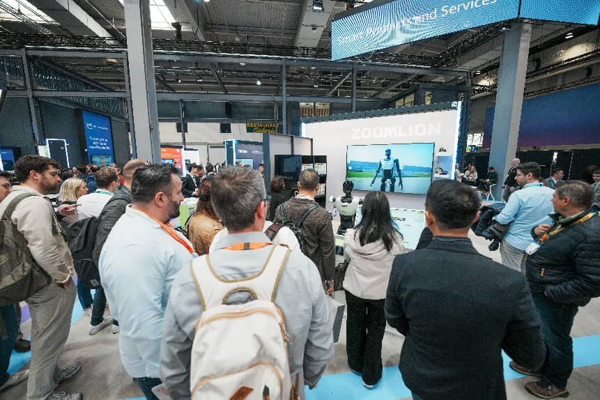 zoomlion-presenta-robot-ops,-mostrando-capacidades-de-ia-industrial-y-fabricacion-inteligente