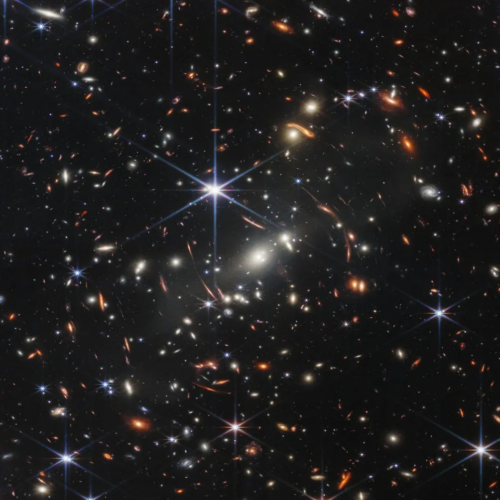 gravitational-lens-shows-a-galaxy-just-800-million-years-post-big-bang