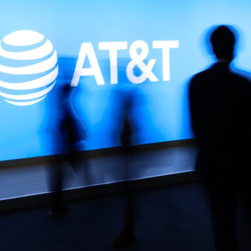 fcc-angers-small-carriers-by-helping-at&t-and-starlink-buy-echostar-spectrum