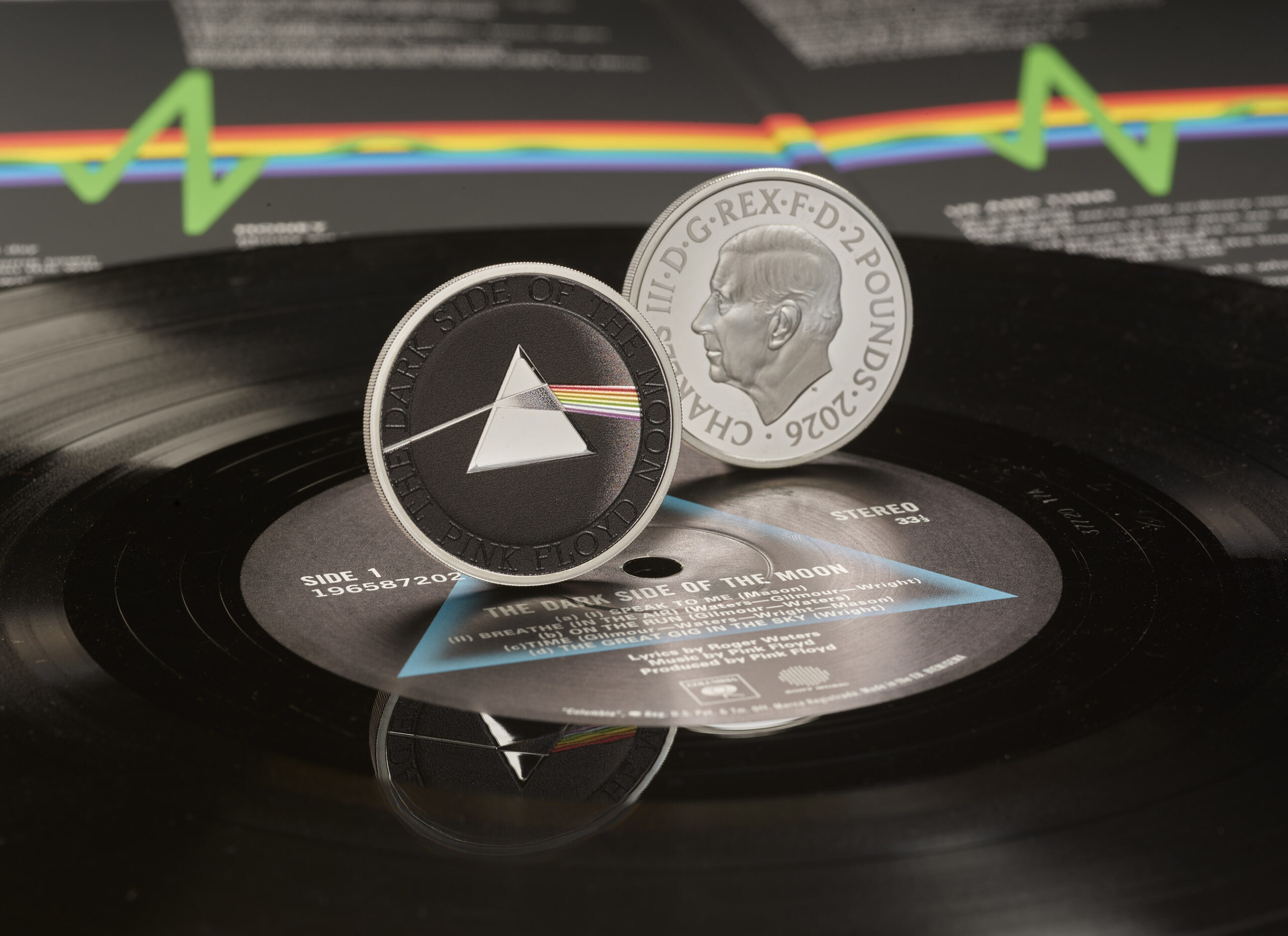 die-royal-mint-wurdigt-pink-floyd-mit-der-ersten-gedenkmunze-in-grossbritannien