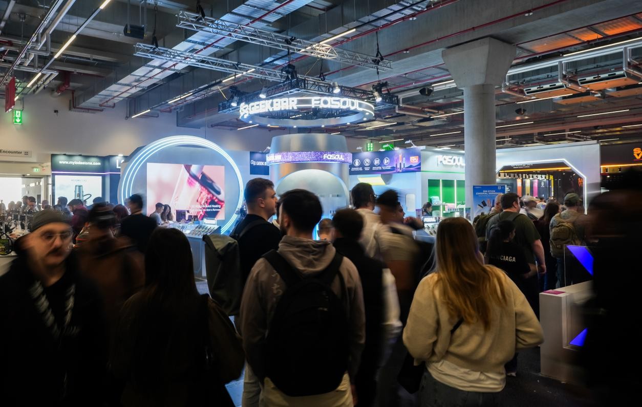 geekbar-showcased-its-brand-strength-with-a-space-capsule-booth-at-shishamesse-and-vaper-expo-uk