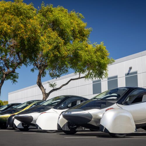 vaporware-or-not?-aptera-assembles-its-first-five-validation-models.