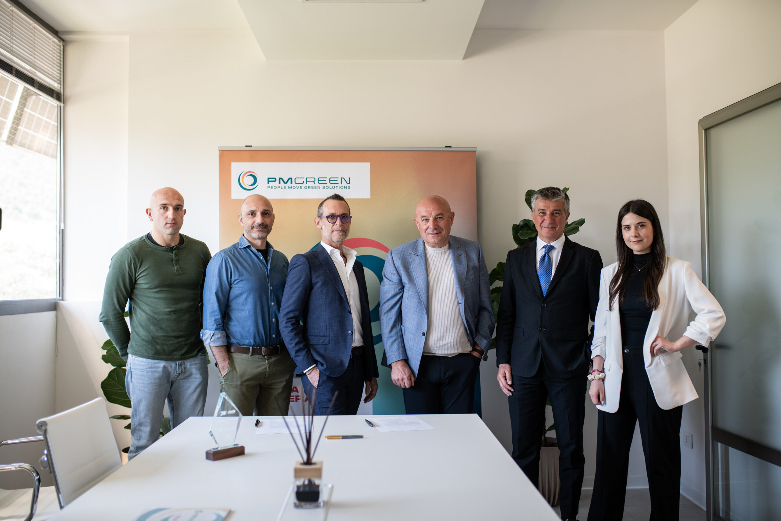 jinkosolar-strengthens-collaboration-with-pm-green:-1-gw-agreement-signed,-including-200-mw-of-tiger-neo-3.0-modules