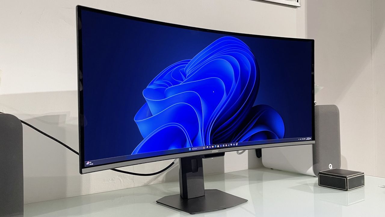 i-gamed-with-msi’s-new-34-inch-qd-oled-panel-and-now-i-never-want-to-use-an-lcd-monitor-again