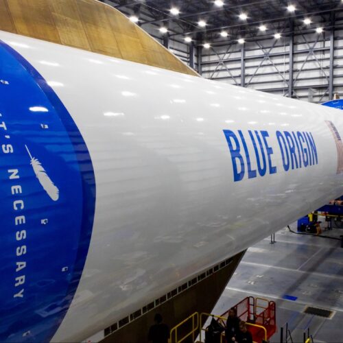 amazon-turns-to-jeff-bezos’-other-company-to-do-some-heavy-lifting