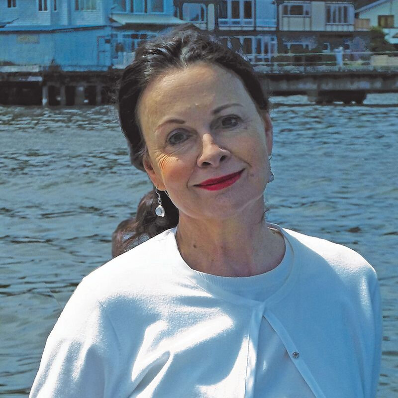 hellonation-explains-jet-noise-on-whidbey-island,-wa,-featuring-real-estate-expert-pamela-z-hill