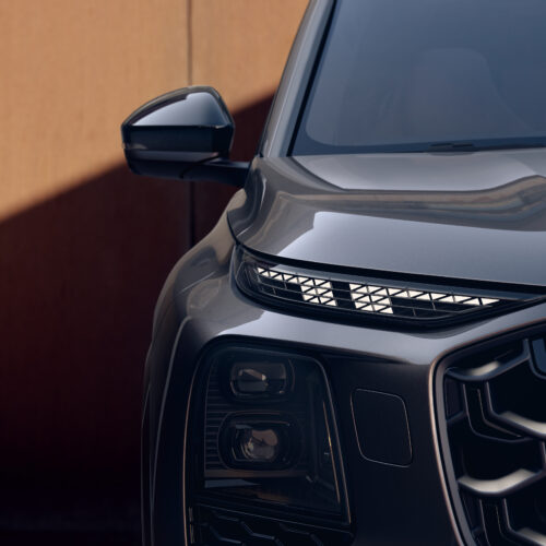 Here’s Audi’s next Q7 SUV and US-only SQ7, now with an RS V8