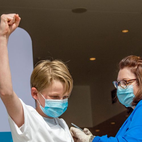 ob-gyns-release-their-own-vaccine-schedule,-rejecting-rfk-jr.’s-meddling