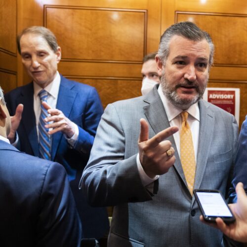 ted-cruz-and-ron-wyden-try-to-fight-censorship-with-bipartisan-jawbone-act