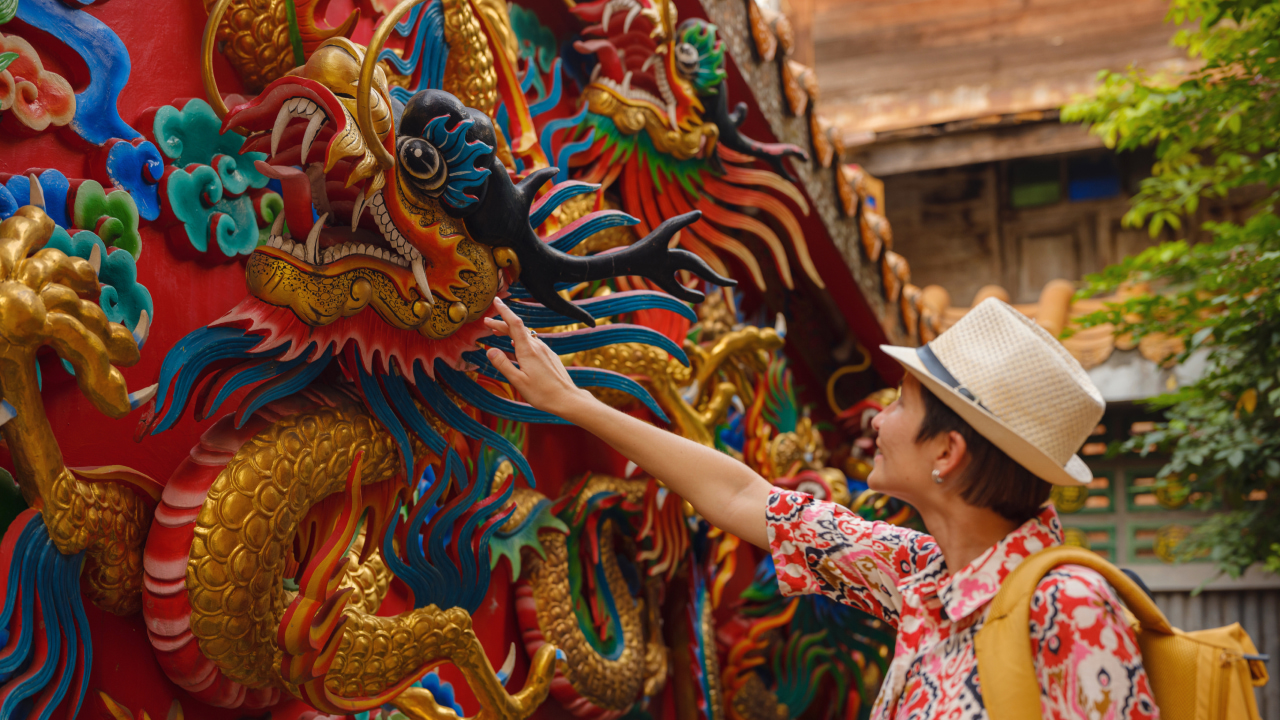 japan-and-south-korea-lead-the-shift-in-global-summer-travel-trends,-according-to-holafly-data