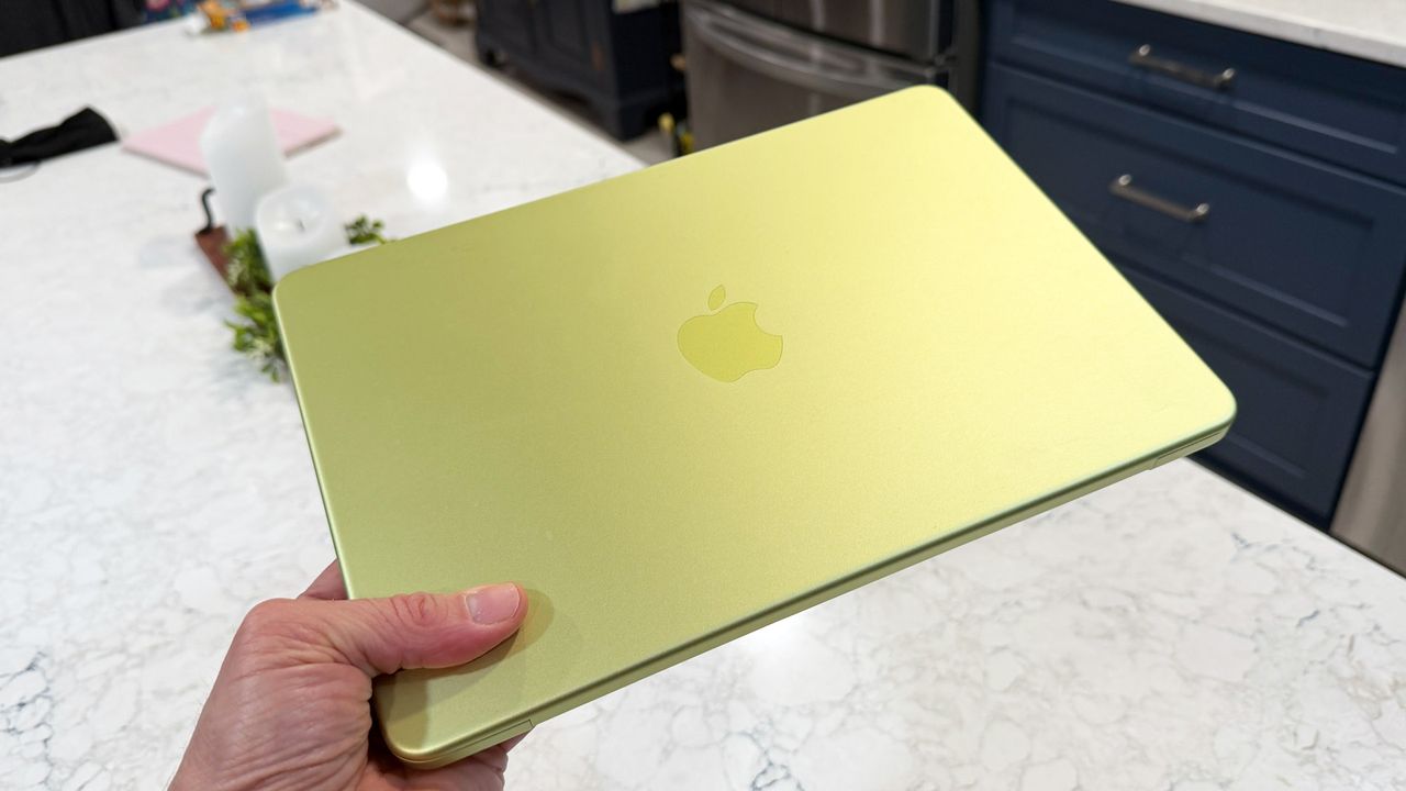 i-gave-my-wife-a-macbook-neo-for-2-weeks-and-she’s-going-back-to-windows,-here’s-why