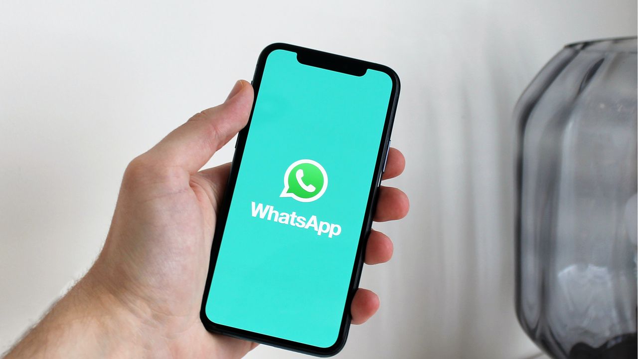 new-whatsapp-phishing-campaign-allows-for-remote-access-from-a-single-business-document