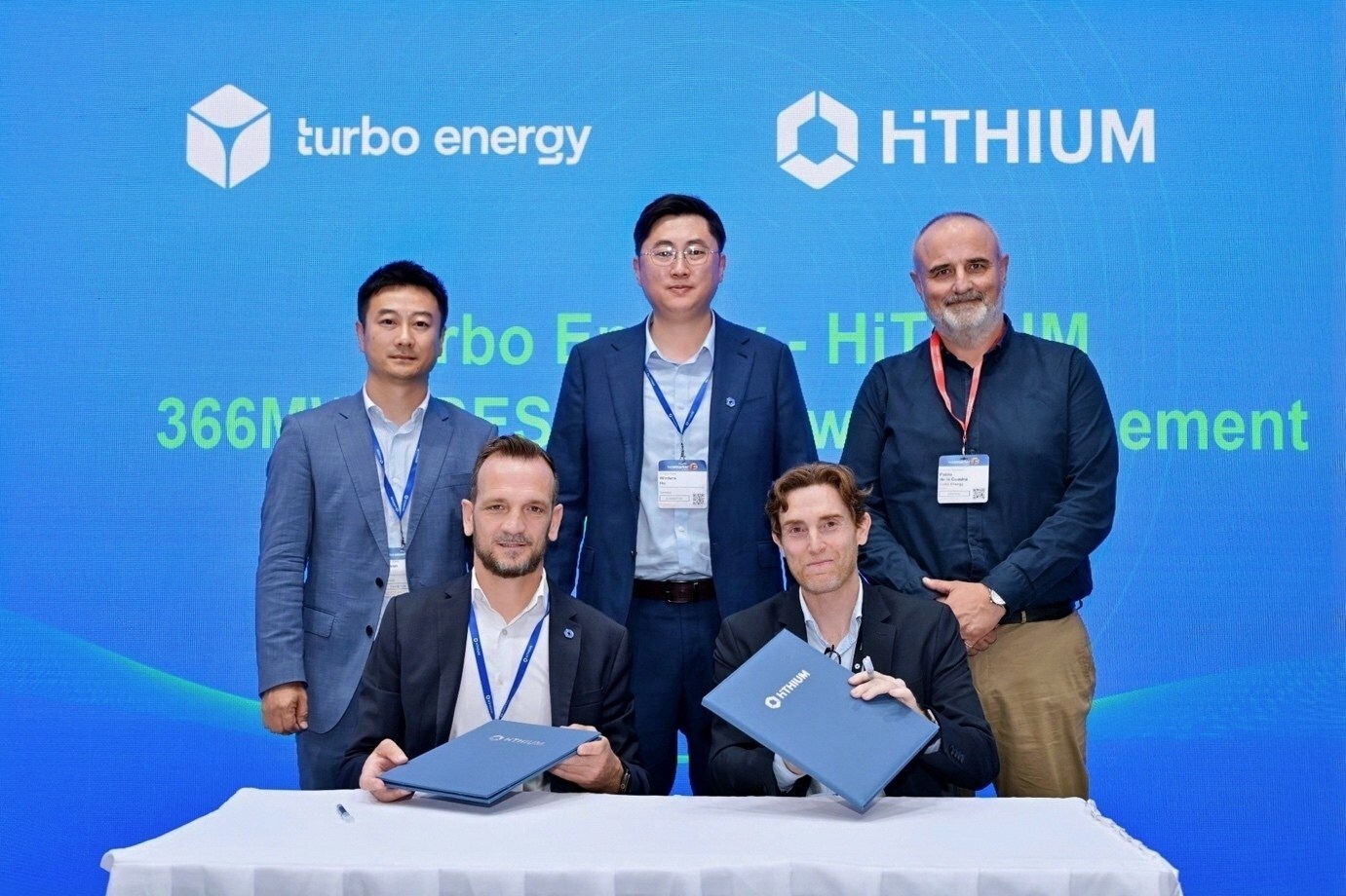 hithium-y-turbo-energy-implementan-una-plataforma-de-infraestructura-energetica-basada-en-ia