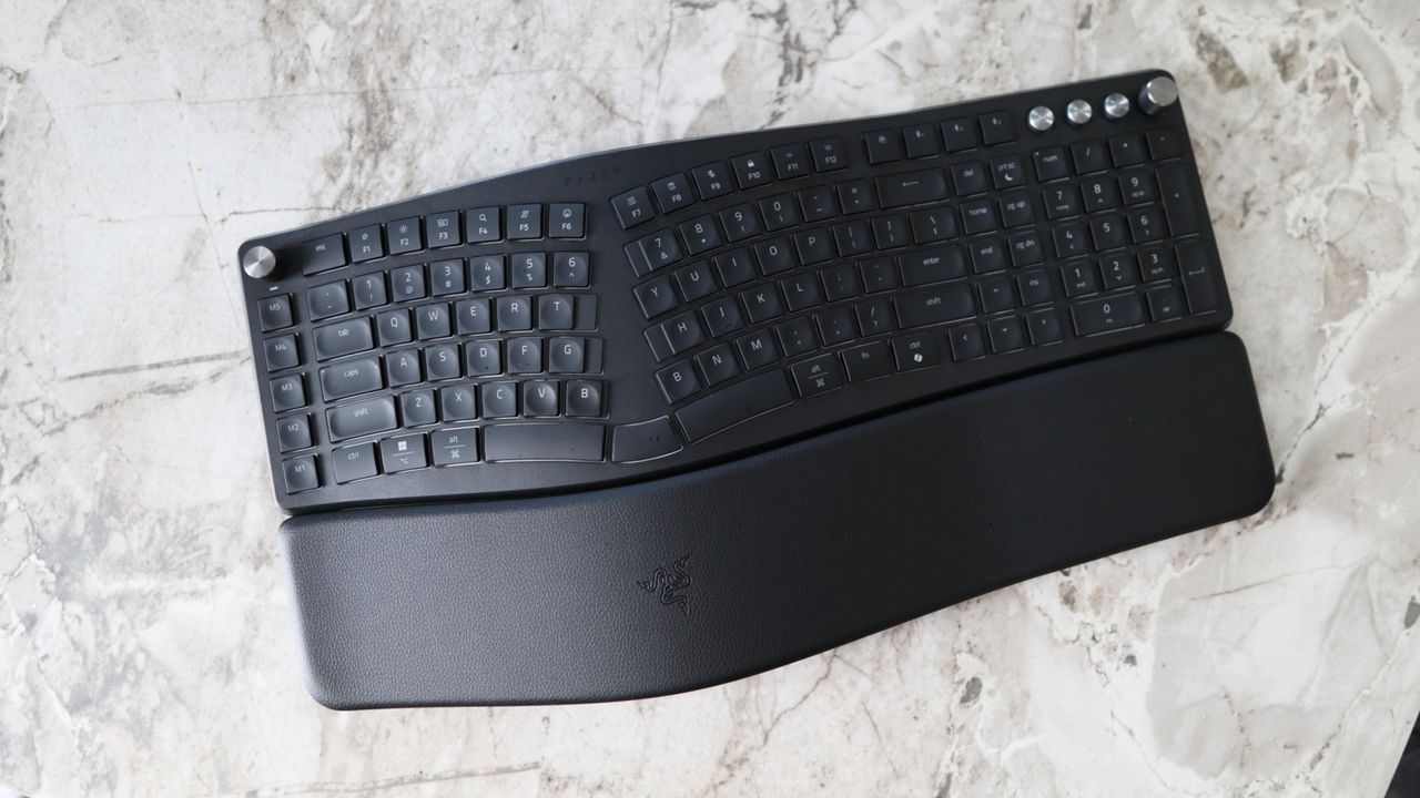 the-razer-pro-type-ergo-proves-the-company-can-do-non-gaming-keyboards-well-–-but-it’s-not-perfect