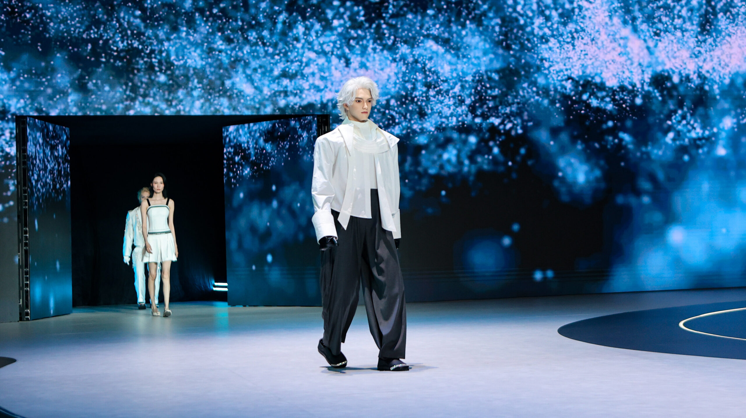 ubtech-launches-uworld-u1,-the-world’s-first-full-size-mass-produced-ultra-bionic-humanoid-robot