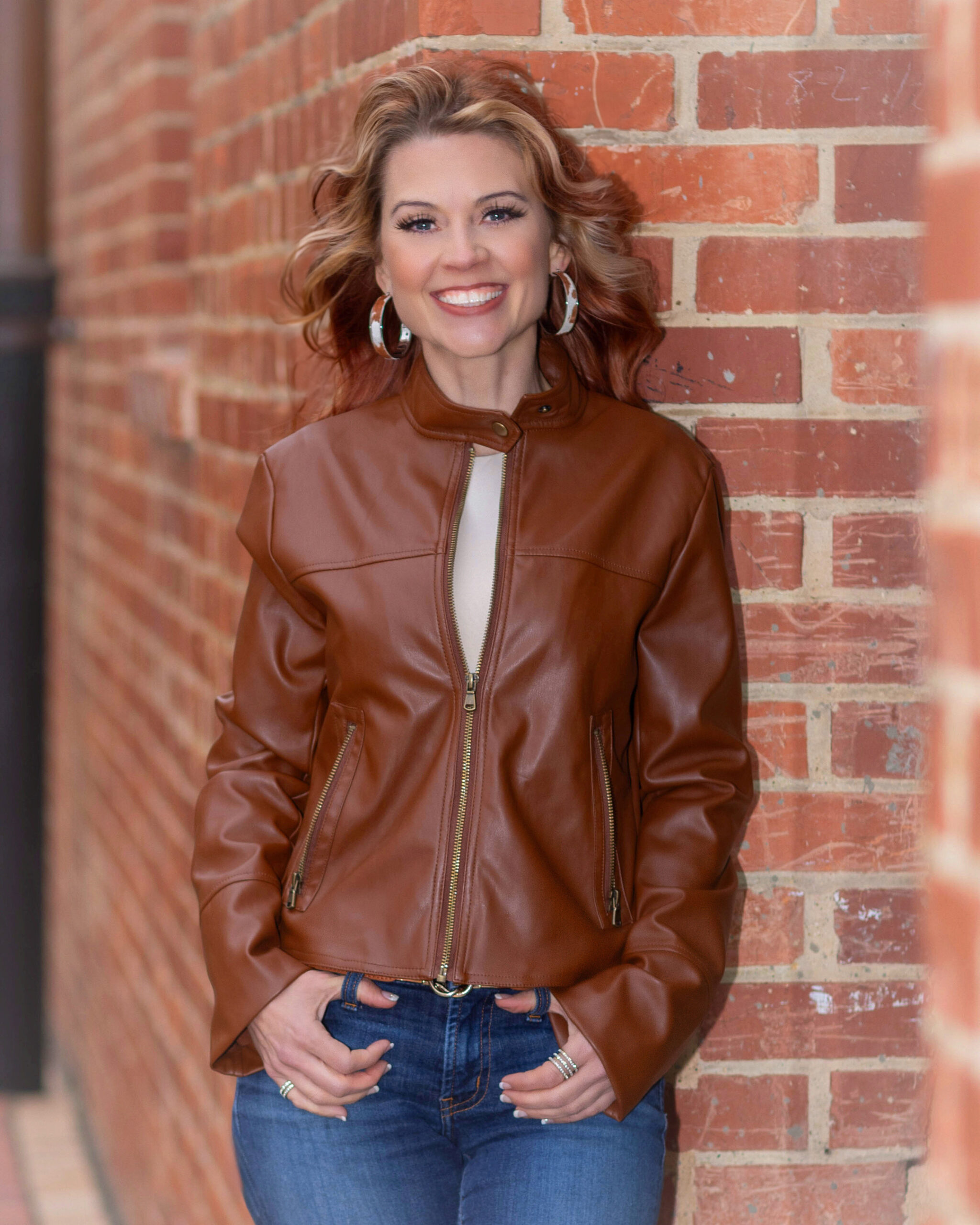 dot-connector-signs-jenn-mack-raphoon-for-texas-gubernatorial-write-in-campaign