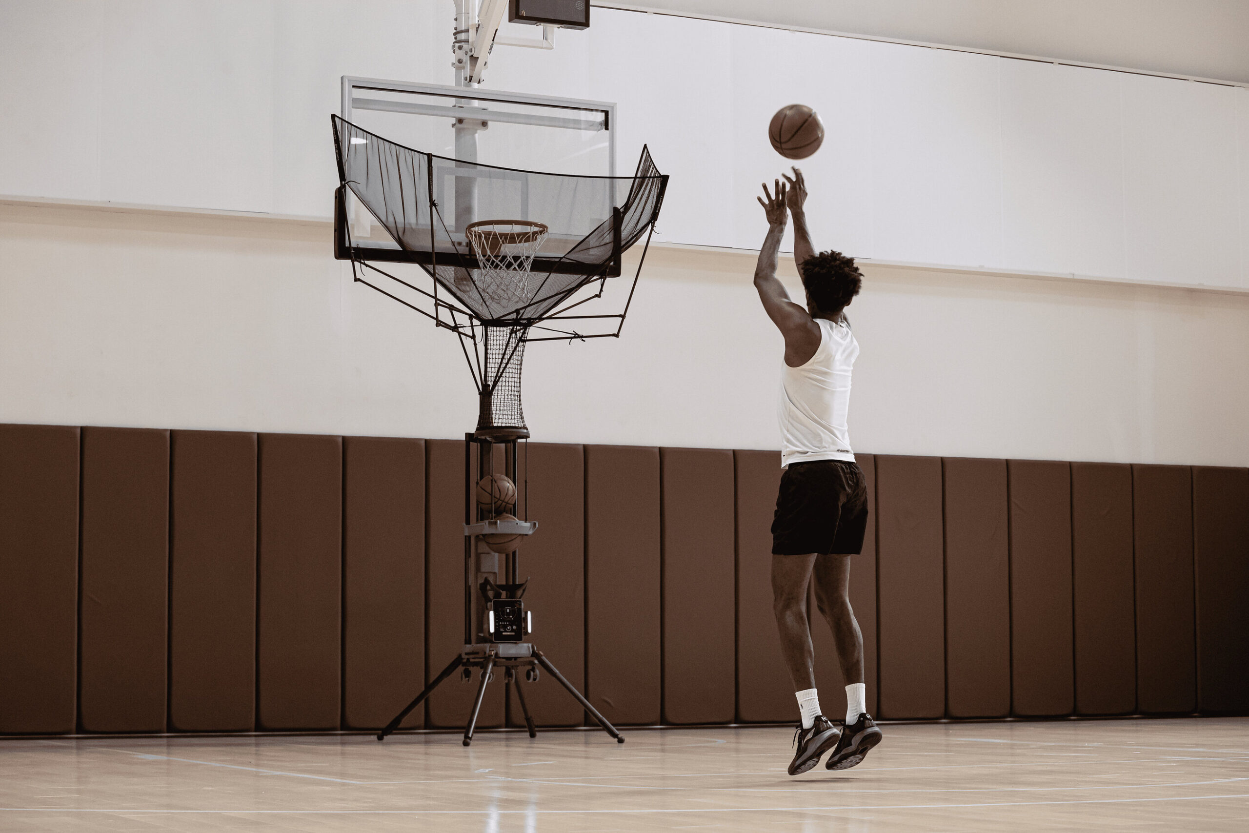 lumistar-launches-carry-on-kickstarter,-introducing-an-ai-powered-basketball-training-system