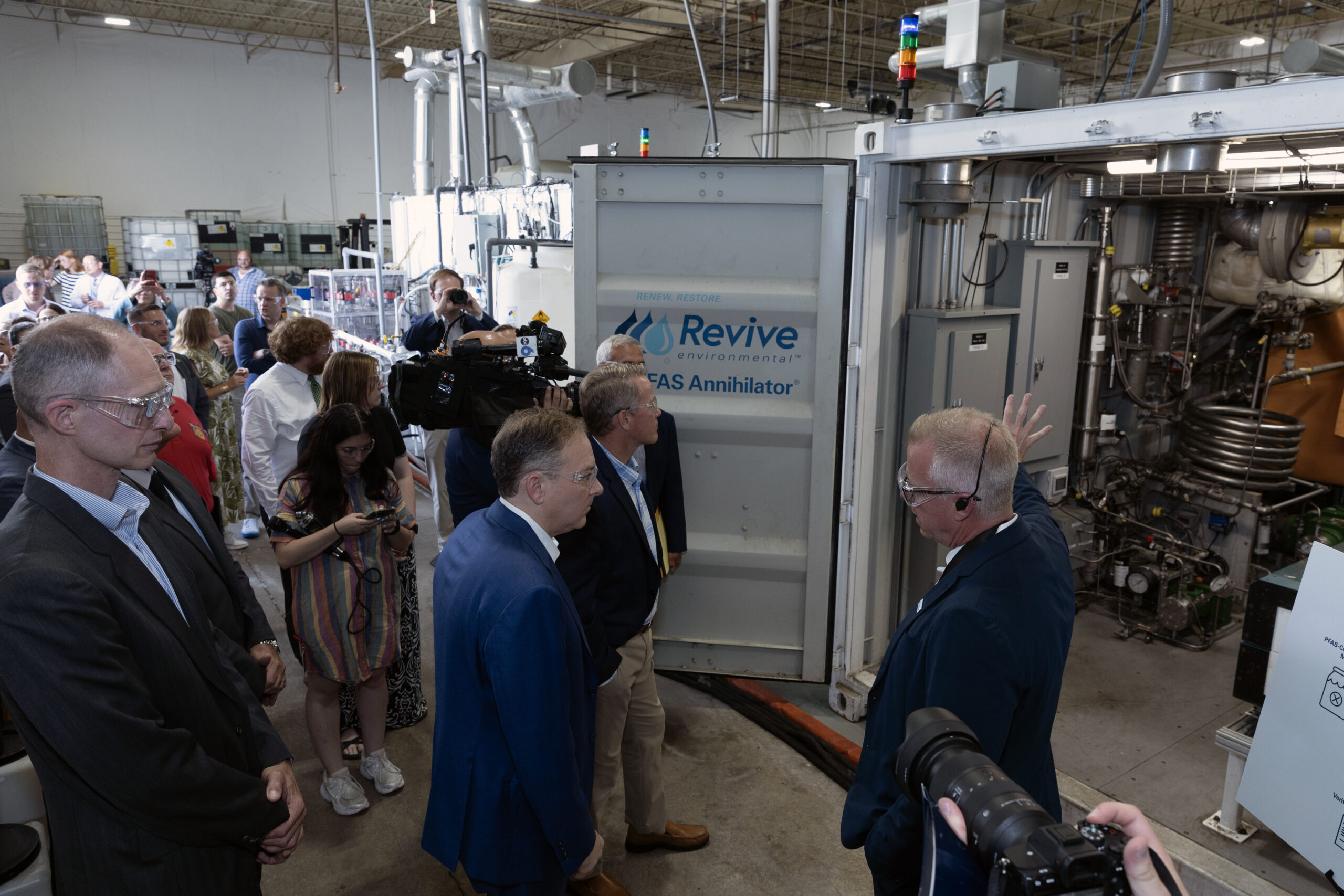 epa-administrator-lee-zeldin-tours-revive-environmental’s-columbus-headquarters,-the-nation’s-first-commercial-pfas-destruction-facility