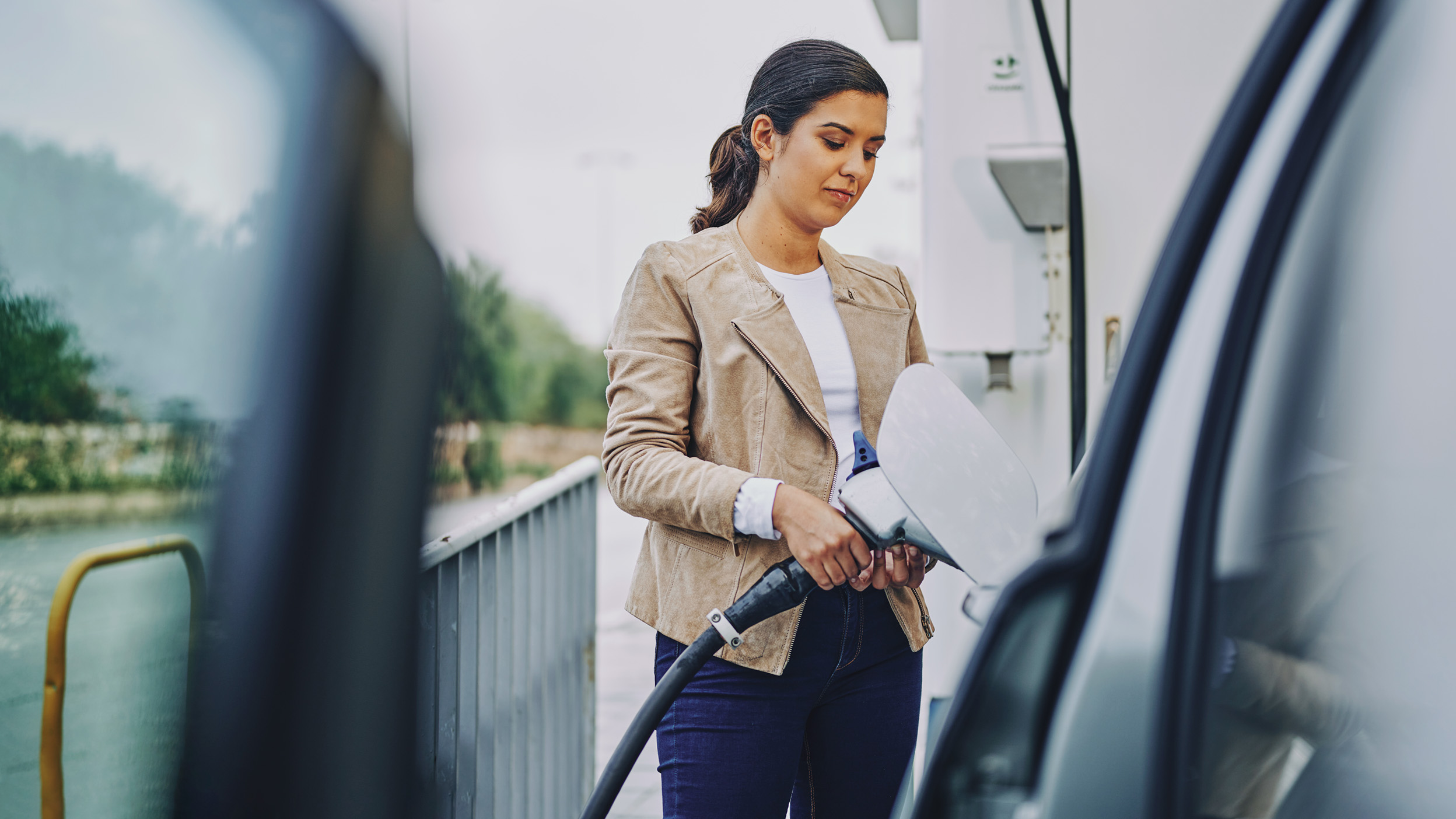 here-technologies-and-jlr-expand-collaboration-to-improve-ev-charging-experience