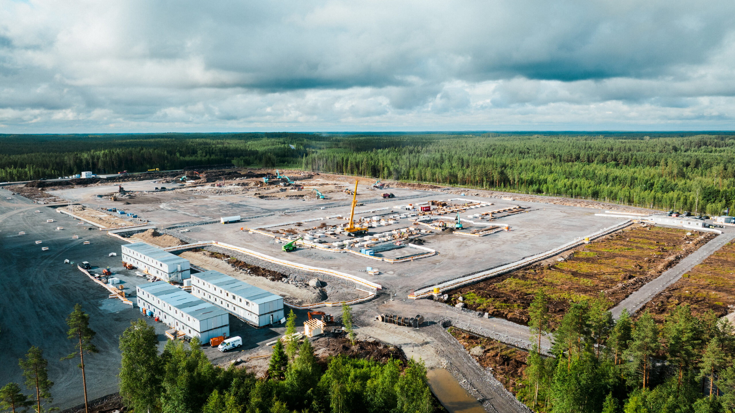 pure-dc-launches-one-of-europe’s-largest-ever-ai-infrastructure-projects:-phase-1-(110mw)-of-an-over-e7.5-billion,-550mw-ai-campus-in-seinajoki,-begins-fully-leased,-with-planning-&-power-already-secured