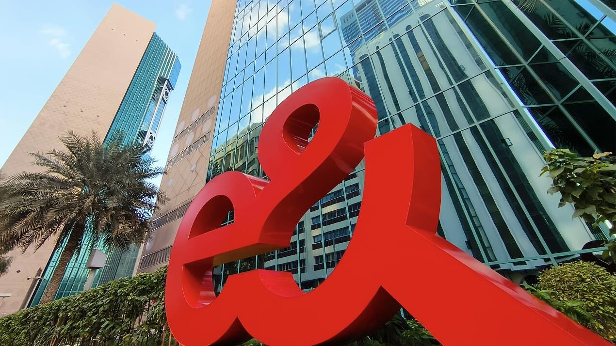 e& completa con éxito la venta de su participación en Vodafone