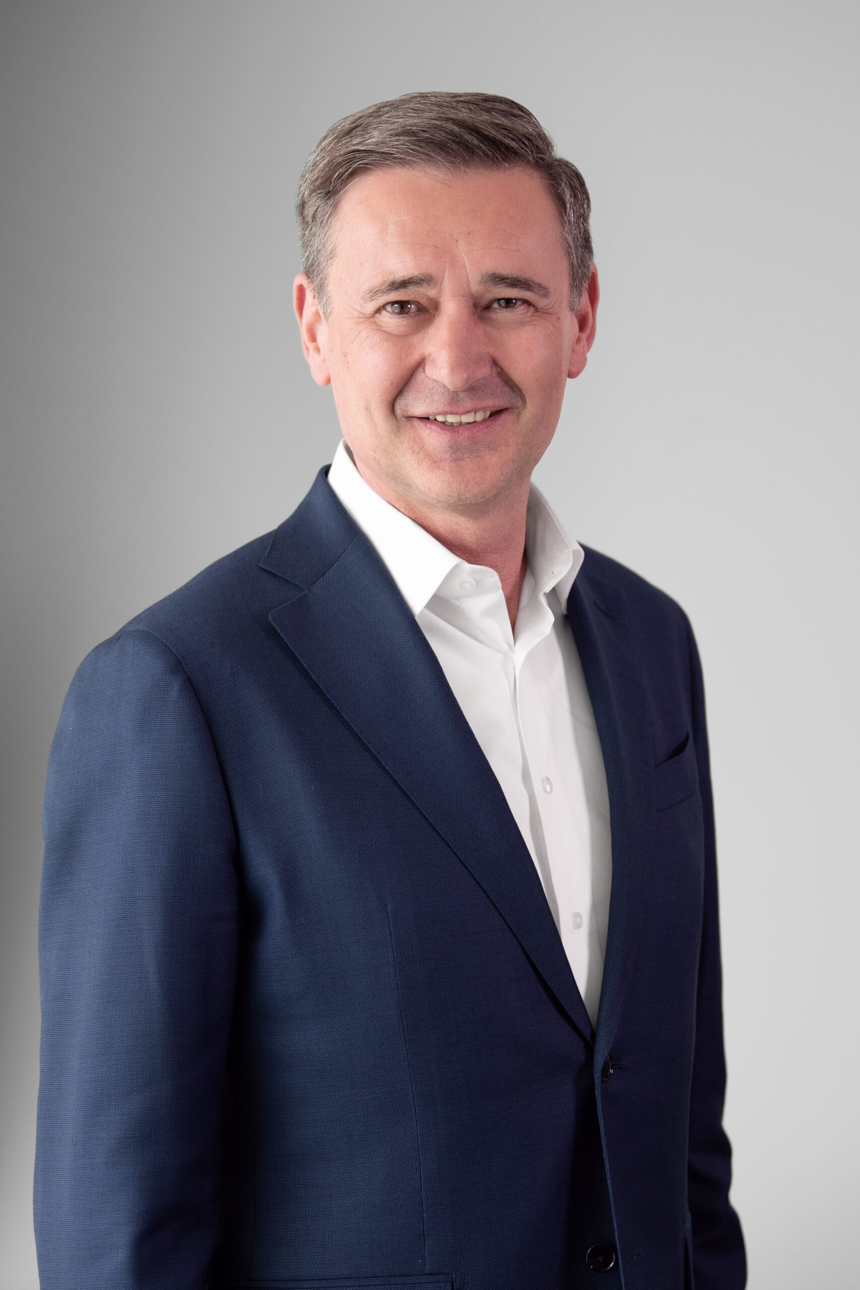 chemical-marketing-&-economics-honors-lyondellbasell-ceo-peter-vanacker-with-stem-leadership-award-for-corporate-reinvention