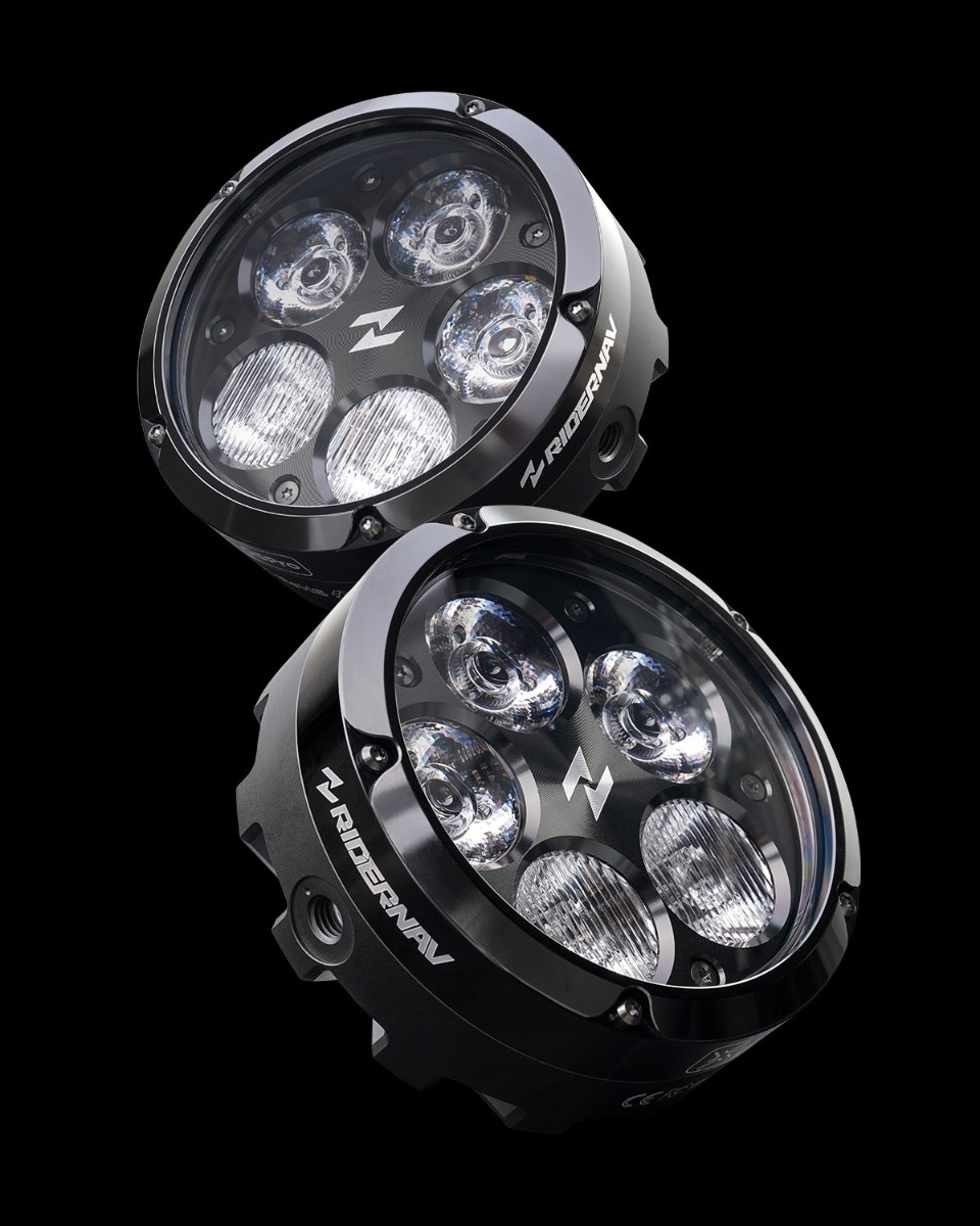 ridernav-lanza-q5-pro:-luces-auxiliares-de-22.000-lumenes-para-cualquier-motocicleta