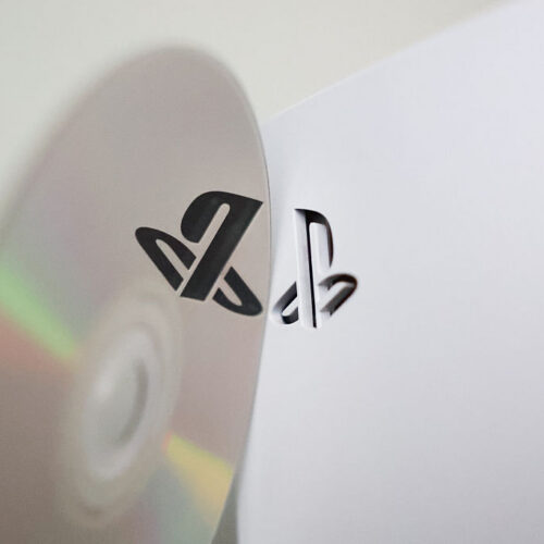 sony-acknowledges-backlash,-“cautiously”-moves-ahead-with-end-of-playstation-discs