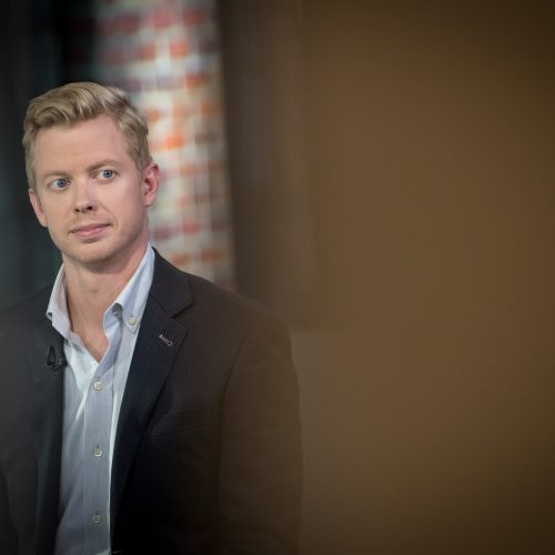 as-reddit-stock-falls,-ceo-questions-value-of-google’s-ai-overviews