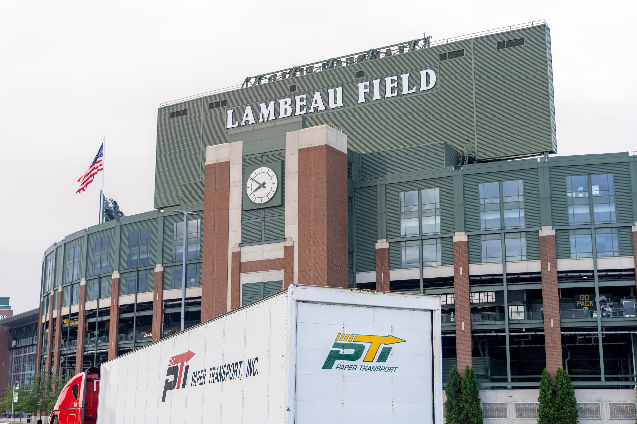 paper-transport-supports-truckers-against-trafficking-with-the-launch-of-the-“miles-that-matter”-campaign-based-on-green-bay-packers-away-game-mileage