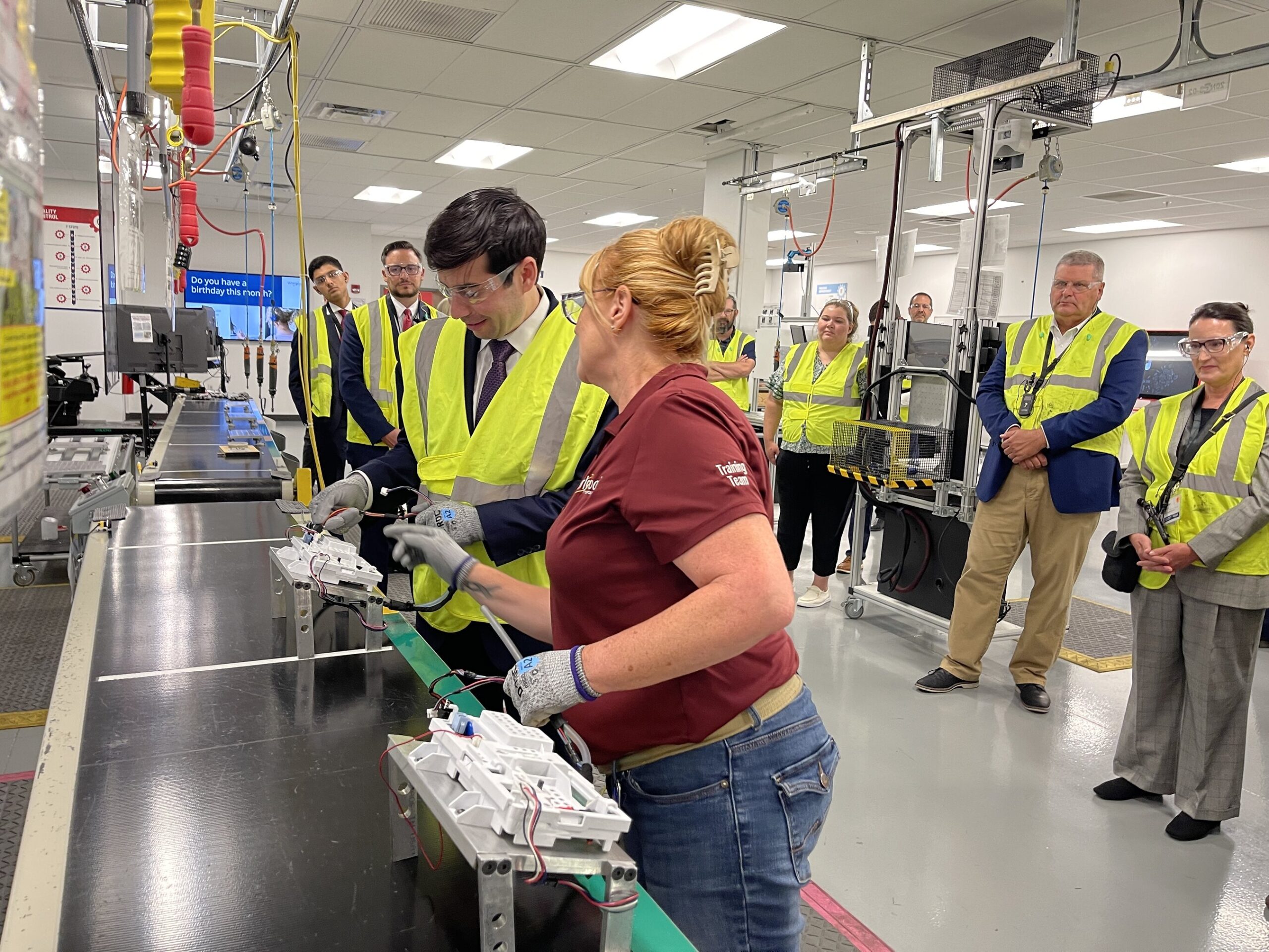 whirlpool-showcases-apprenticeship-programs-during-visit-from-acting-us.-labor-secretary-keith-sonderling