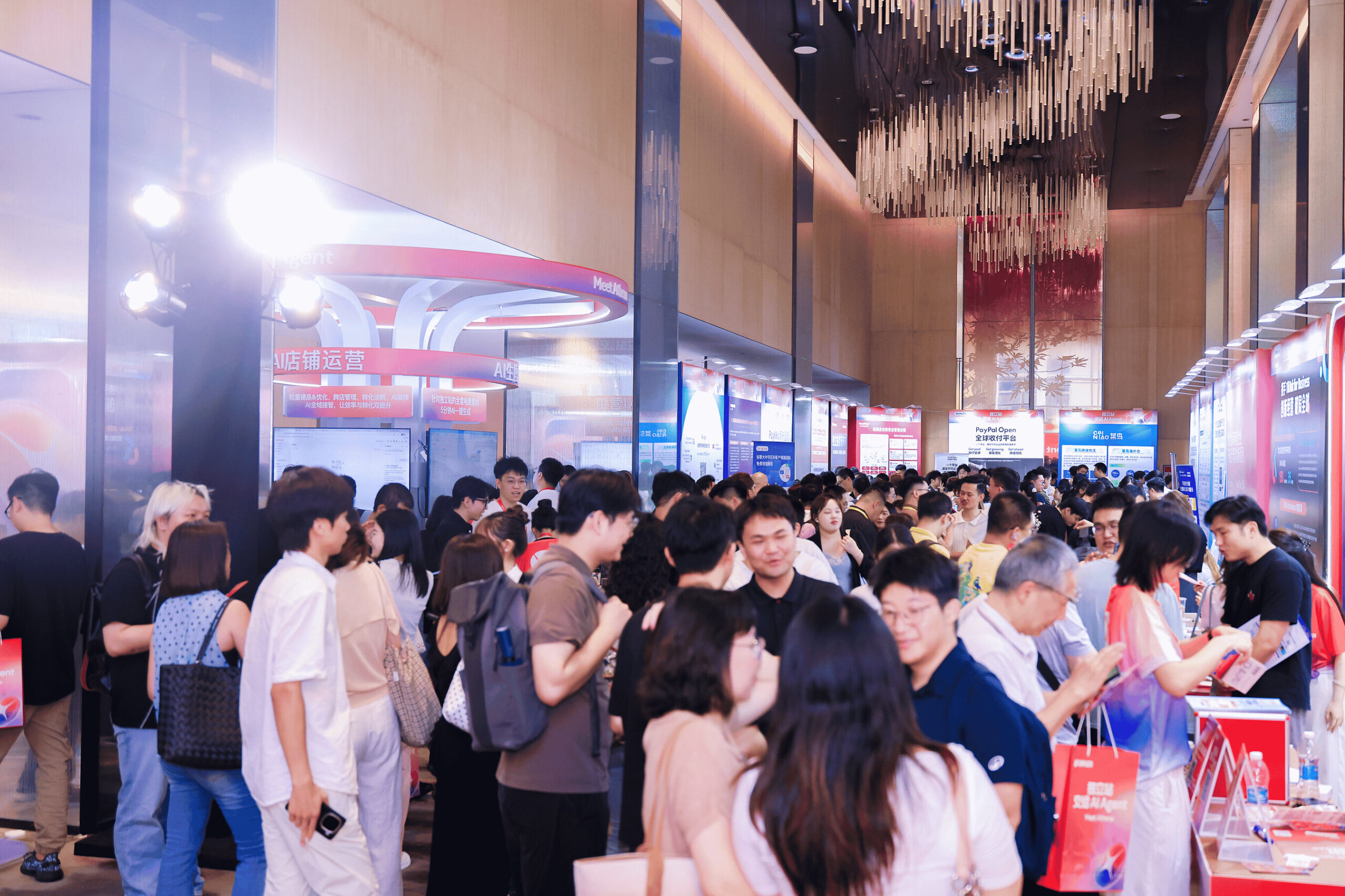 shoplazza-spotlights-athena,-its-ai-commerce-agent,-at-dtc-summit-2026