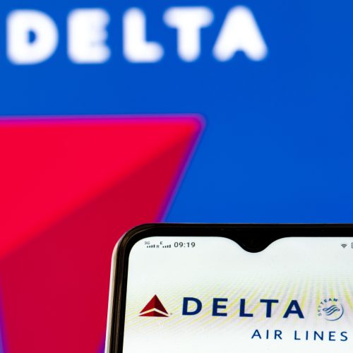 def-con-crowd-suspected-in-fake-hotspot-attack-on-delta-flight