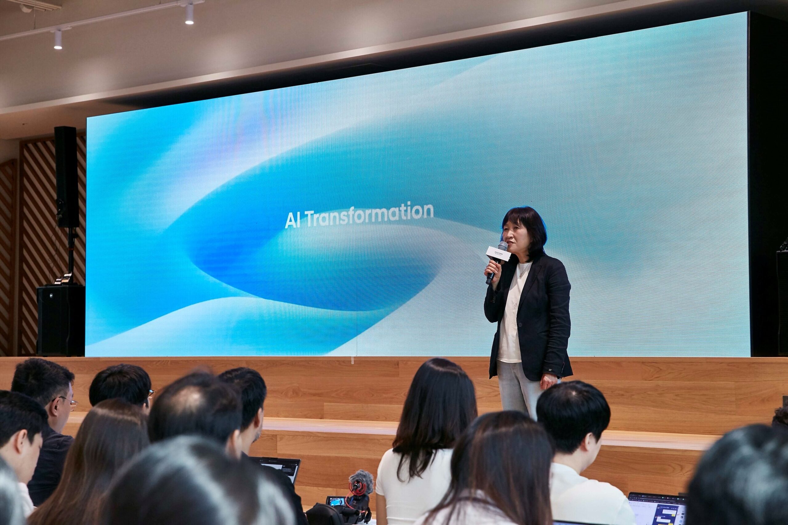 hyundai-motor-group-accelerates-ai-transformation-across-its-business,-advancing-toward-the-physical-ai-era