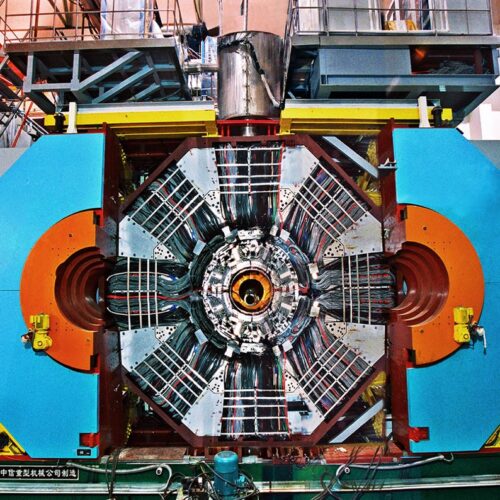 have-physicists-finally-discovered-glueballs?-new-evidence-points-to-yes.