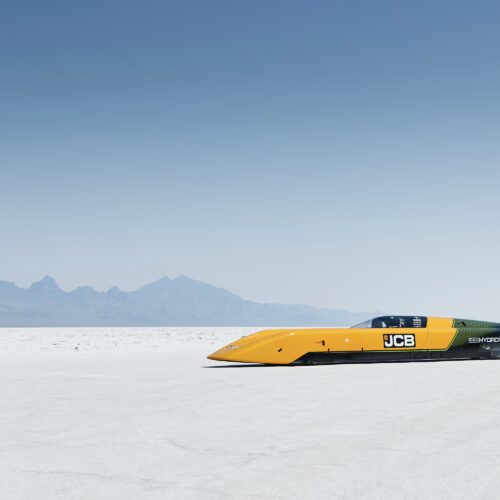 two-hydrogen-burning-engines-powered-this-car-to-a-new-land-speed-record
