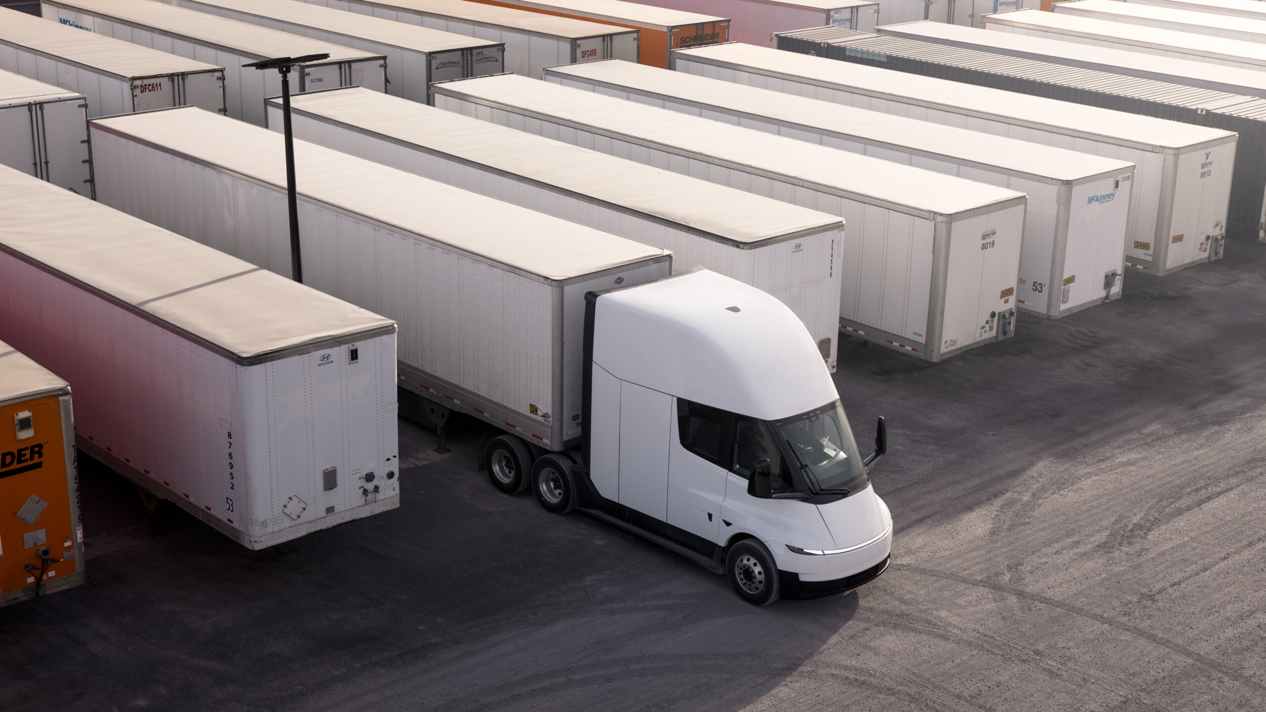 einride-partners-with-tesla-for-the-world’s-largest-tesla-semi-deployment