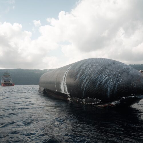 against-all-odds,-spacex-finally-tugs-starship-into-port-after-24-days-at-sea