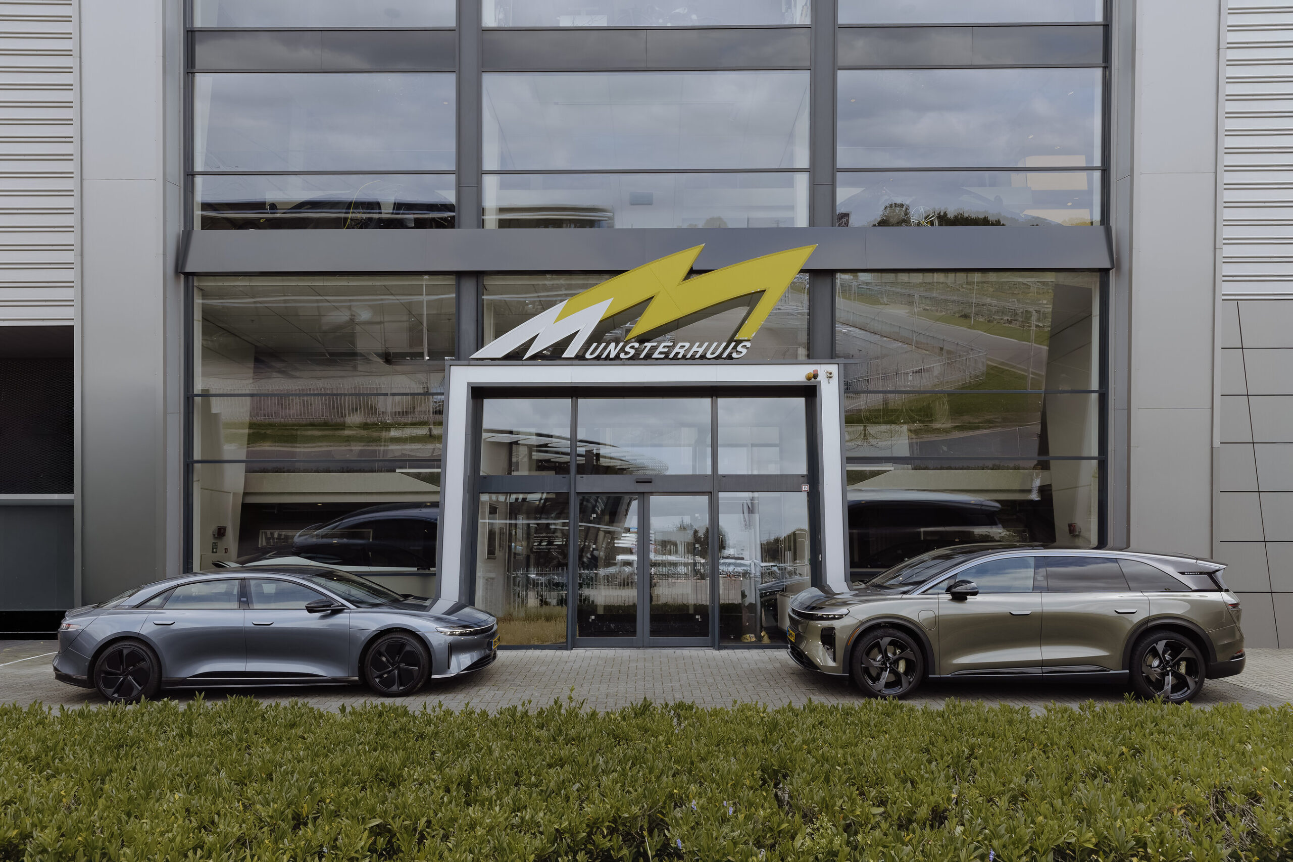 lucid-announces-munsterhuis-autobedrijven-as-first-retail-partner-in-the-netherlands