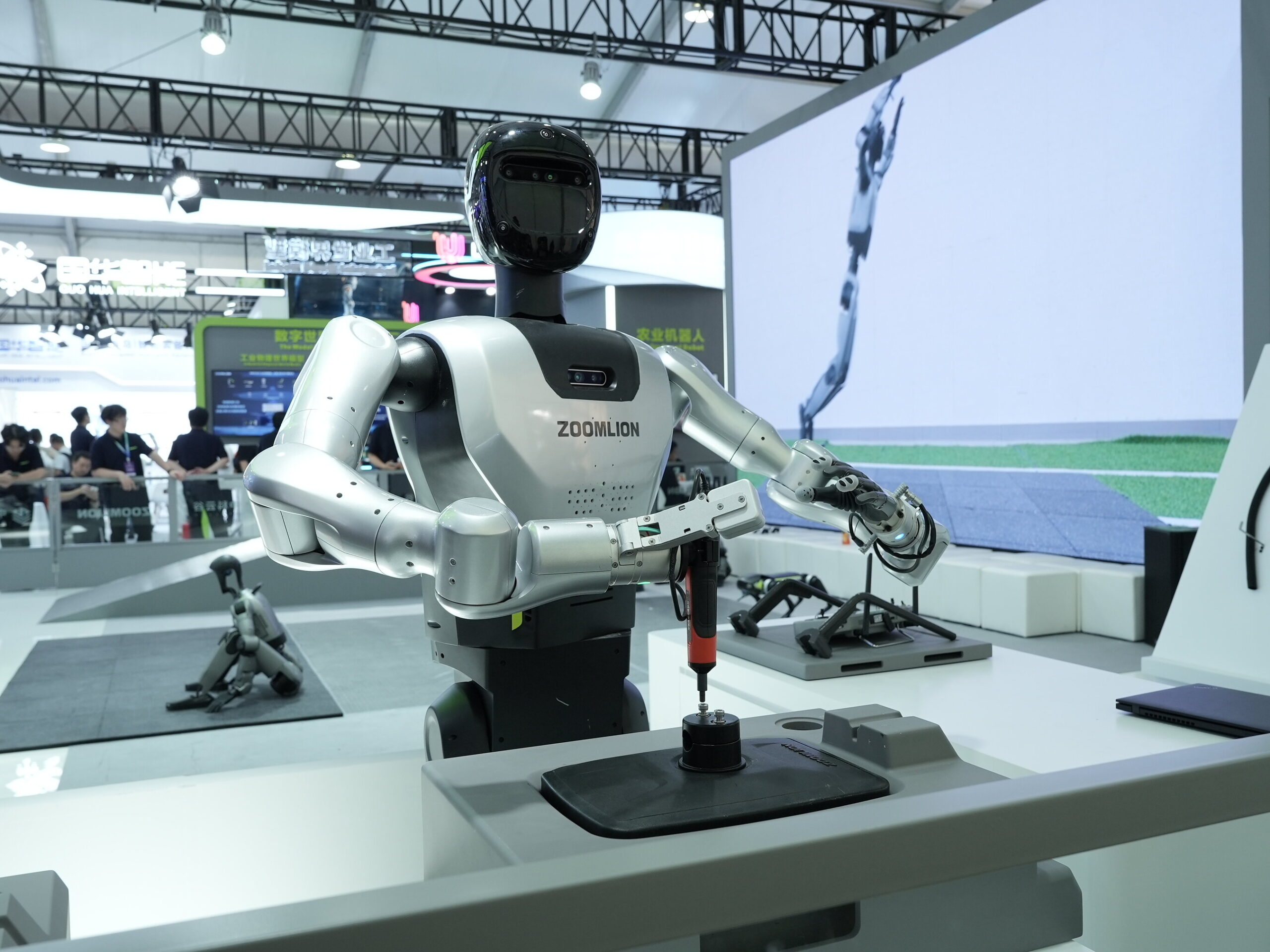 2026-world-robot-conference:-zoomlion-showcases-industrial-embodied-intelligence