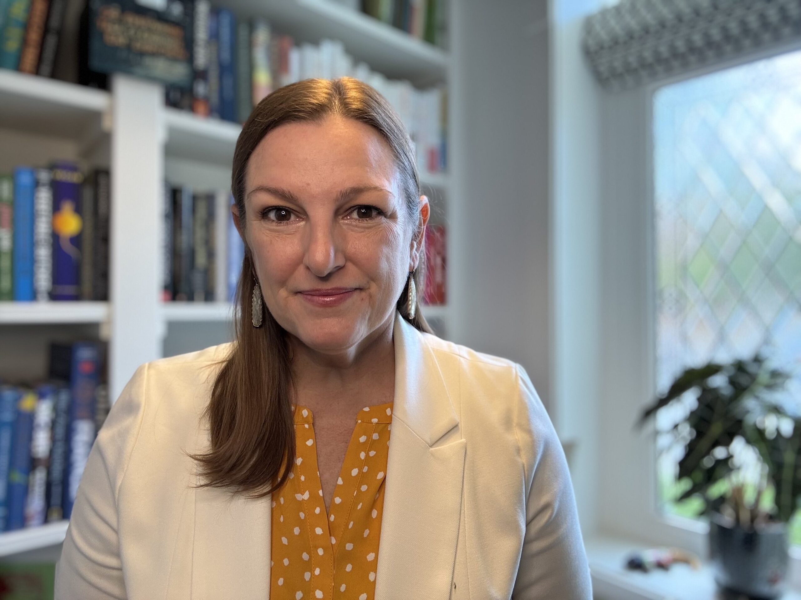 education-writers-association-names-beth-francesco-as-executive-director