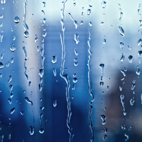 raindrops-are-tiny-lightning-bolts,-and-they’re-corroding-cars,-study-finds