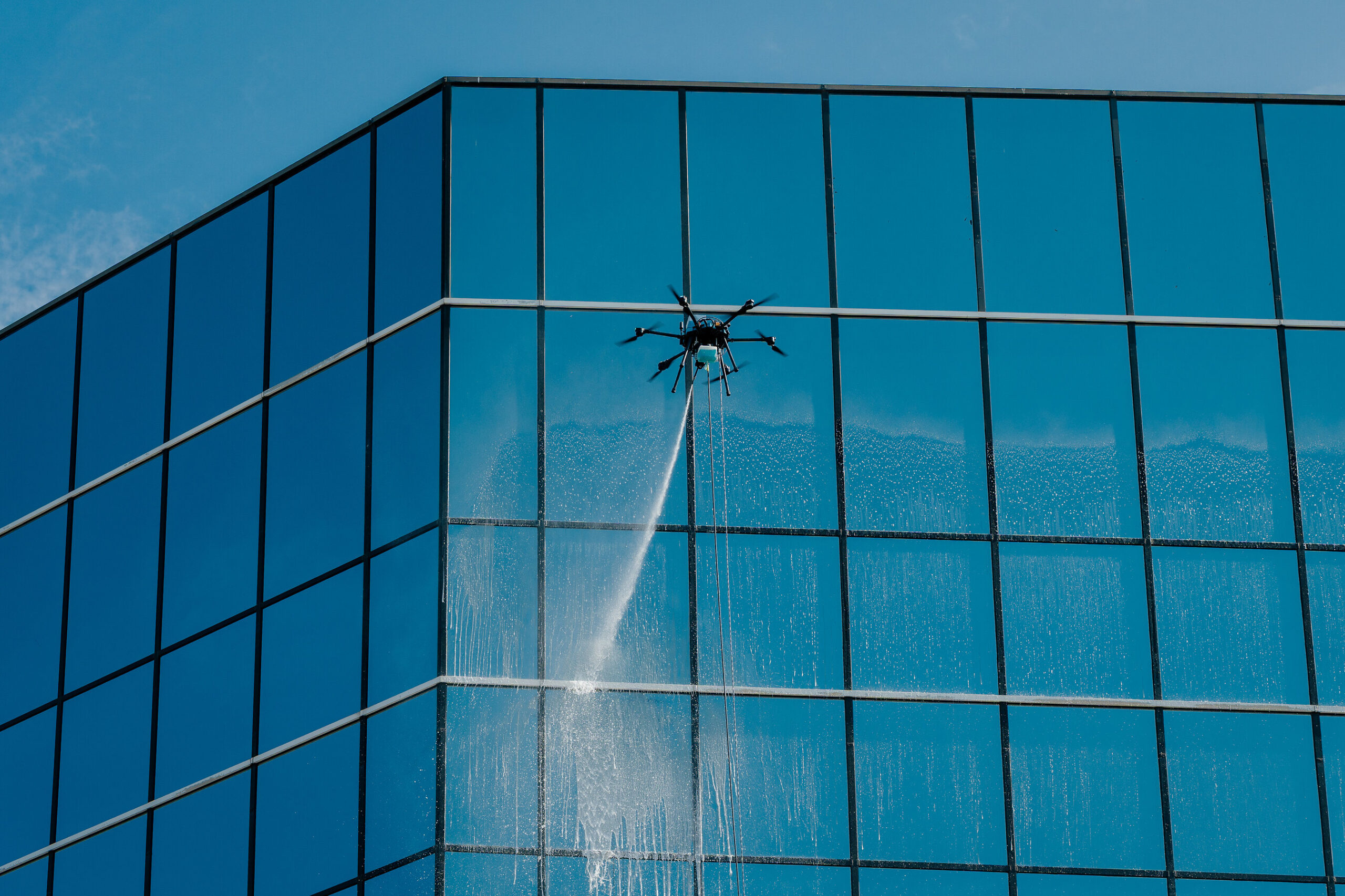 lucid-bots-launches-power-tether,-the-cleaning-drone-industry’s-first-ground-powered-continuous-flight-system