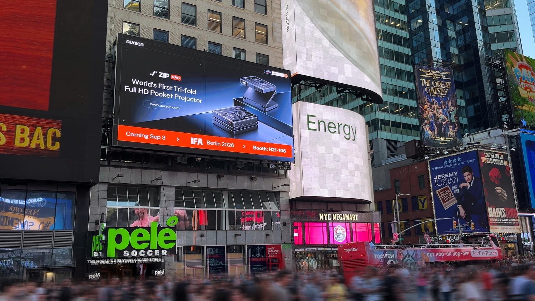 world’s-first-tri-fold-full-hd-pocket-projector:-aurzen-zip-pro-takes-over-times-square