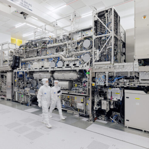 top-chipmakers-embrace-asml’s-$400m-machines,-agree-to-crucial-chipmaking-change