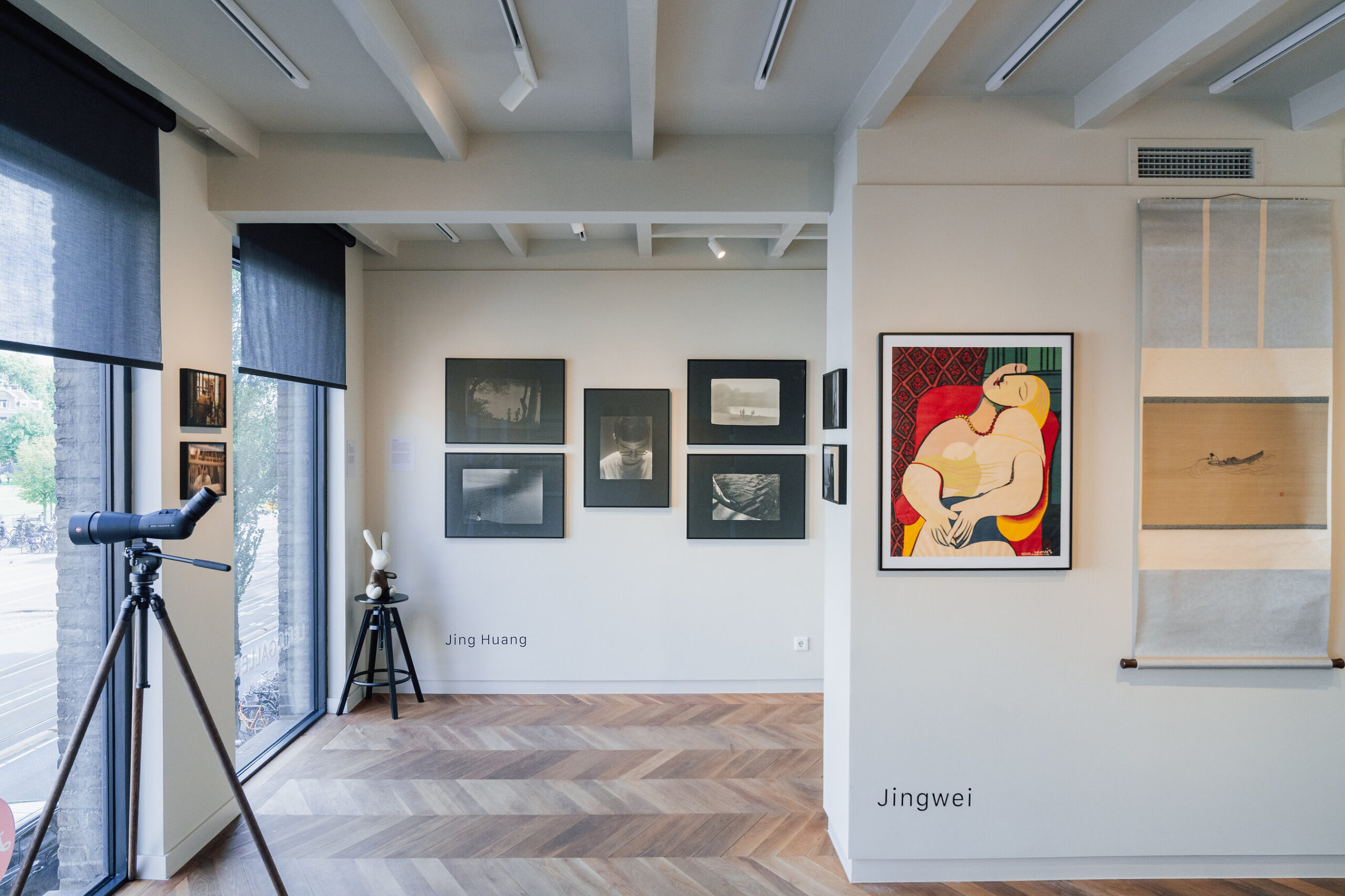 lexar-and-leica-present-threads-of-time:-a-journey-through-silk-and-lens-at-leica-gallery-amsterdam