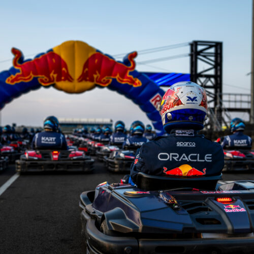 the-world’s-best-racing-driver-is-about-to-race-100-karts-at-once